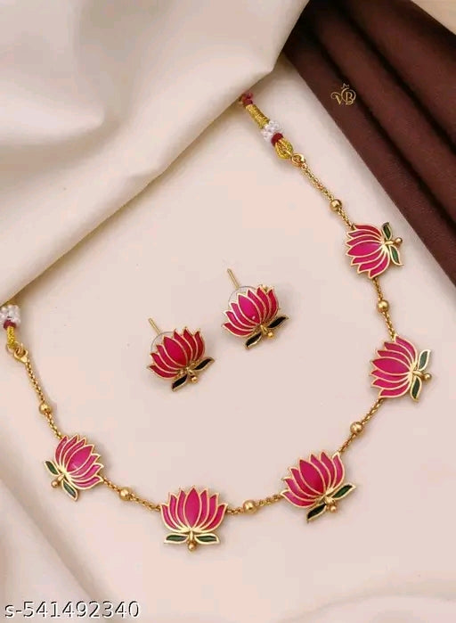 Gold Pleated Necklace Set